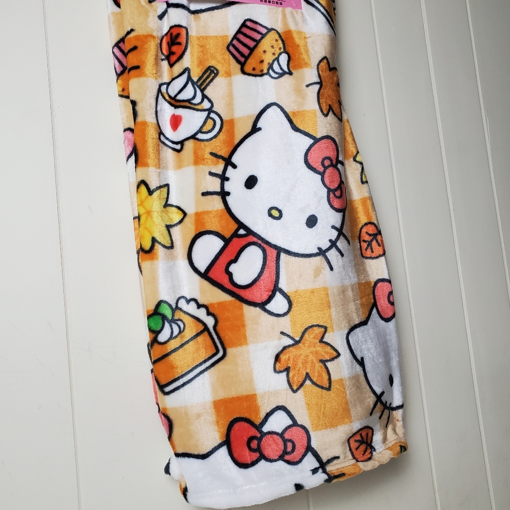HELLO KITTY Fall Graham Latte Throw Blanket - Picture 3 of 4